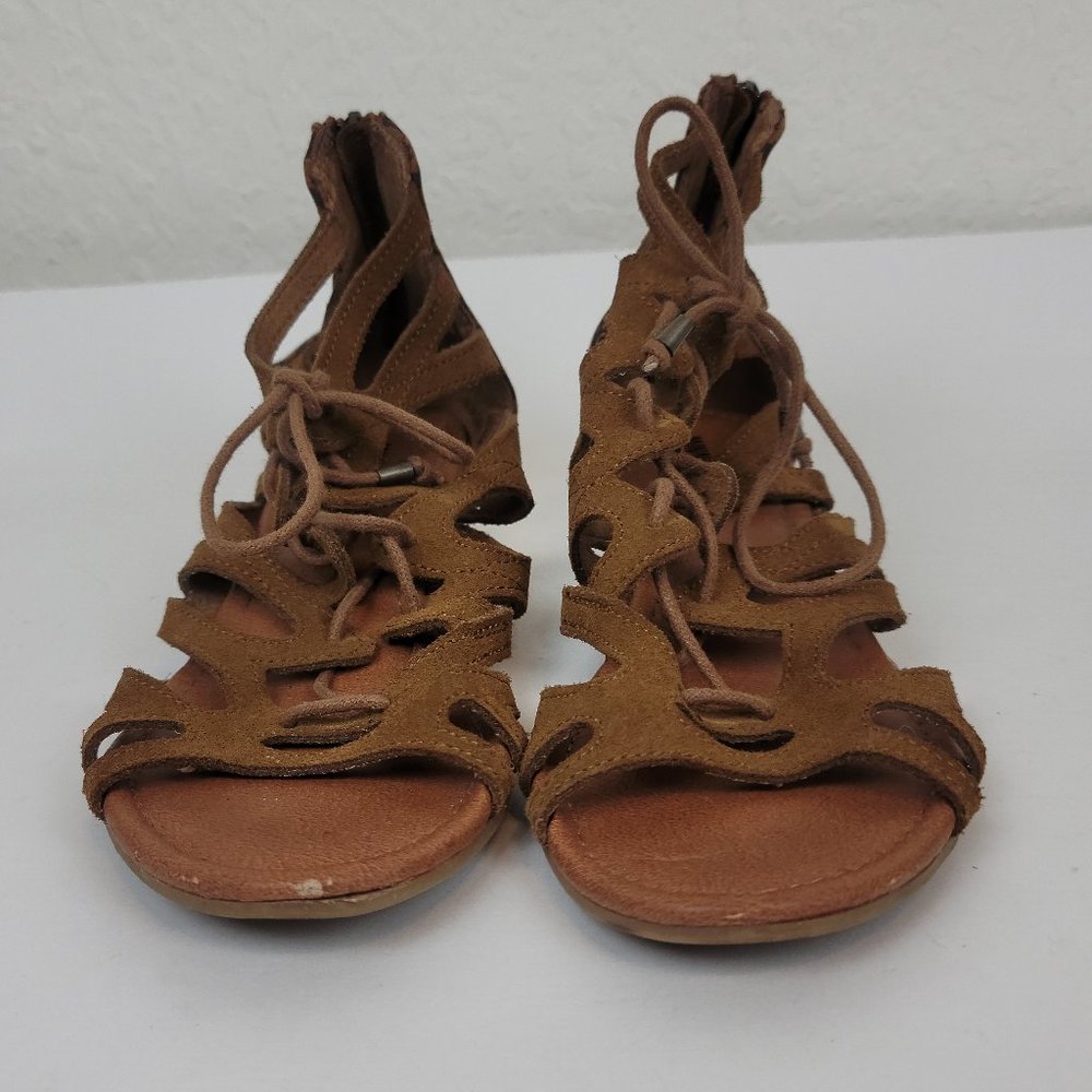 Minnetonka Merida Gladiator Sandals Brown Suede Leather Lace Up Pre-Owned Flaws